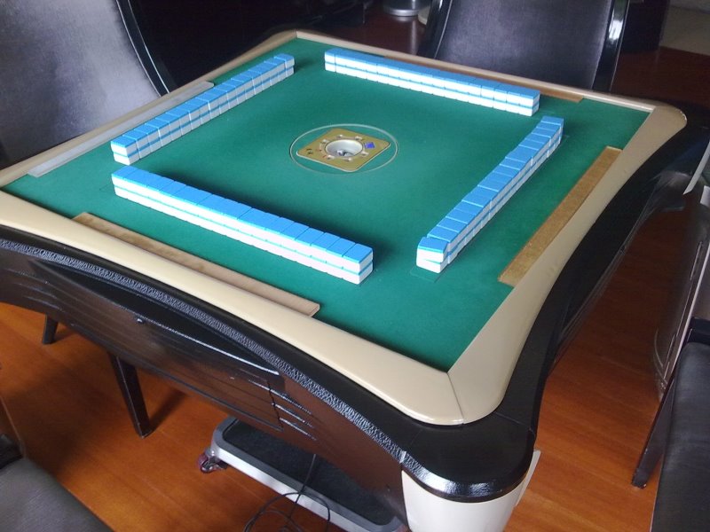 程序麻將機：想要清一色、混一色、對對胡、起手聽牌都可以，可根據客戶要求設置想要的牌